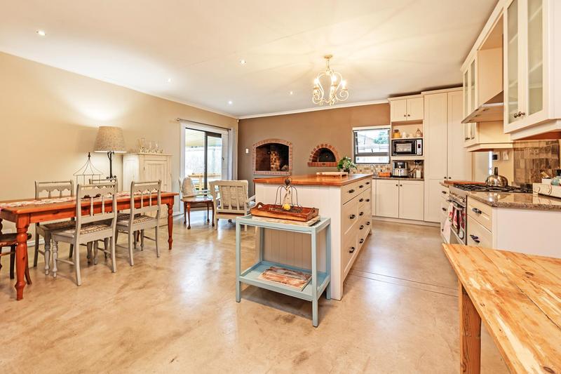 3 Bedroom Property for Sale in Uitzicht Western Cape